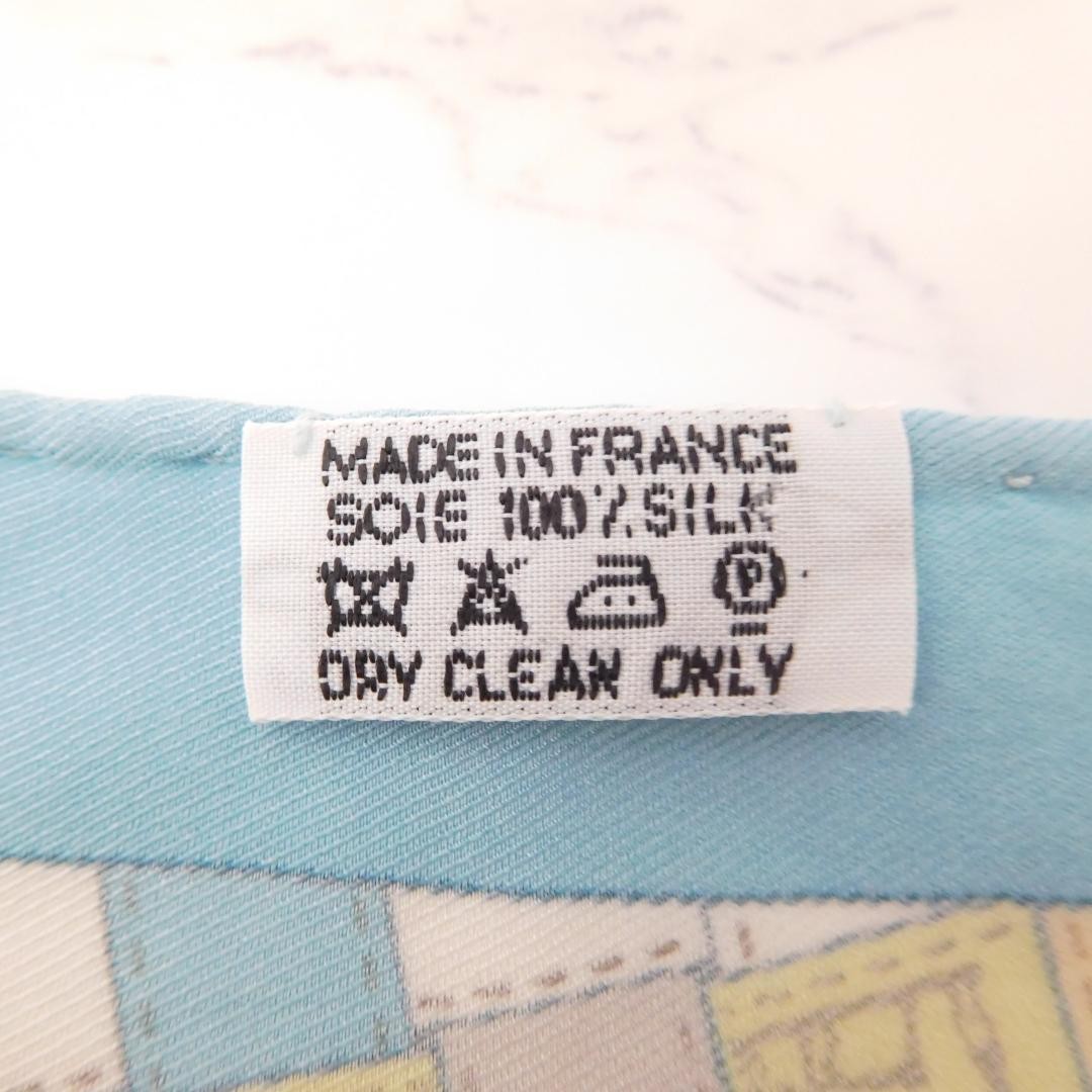 Excellent Condition HERMES Triangular Scarf Bordu… - image 4