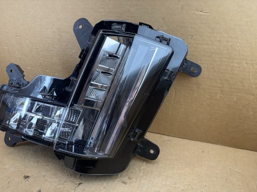 2015 - 2020 CADILLAC ESCALADE LEFT Driver SIDE LED FOG LIGHT LAMP OEM 84018688 - Picture 3 of 21