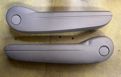 09 Chrysler Town & Country Lx Second Row Seat Arm Rest Pair Set Passenger Right
