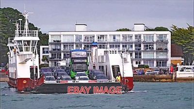 FOTO SANDBÄNKE FÄHRE. (5) DIE SANDBANKKETTENFÄHRE IST EINE FAHRZEUGFÄHRE QUER