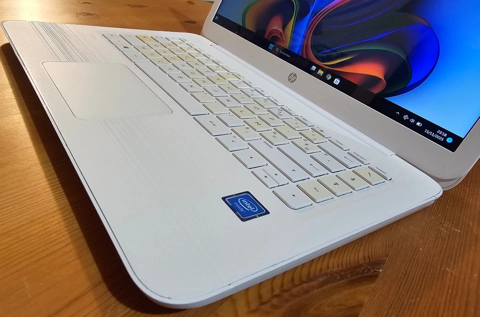 HP / Celeron N3060 / 4go Ram / Disque Dur 32go / Batterie NEUVE et - Photo 2/4