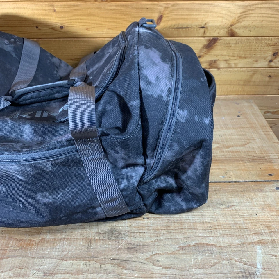Bolso Dakine XL Lona Negro Camuflaje Múltiples Compartimentos con Cremallera Foto 4 de 4