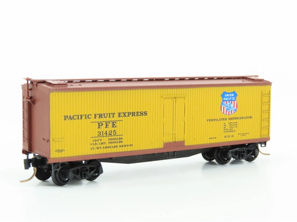 N Kadee Micro-Trains MTL 49250 SP UP PFE Pacific Fruit Express 40' Reefer #31425 - Image 4 of 4