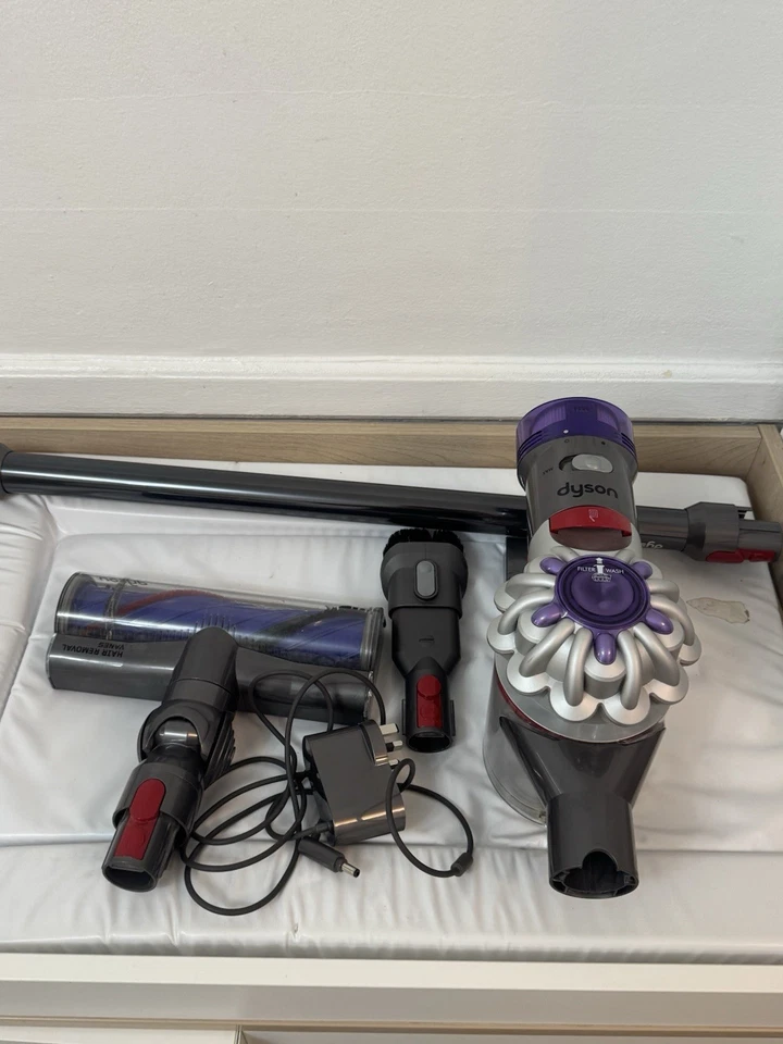 Dyson V8 Advanced, photo 1 of 5