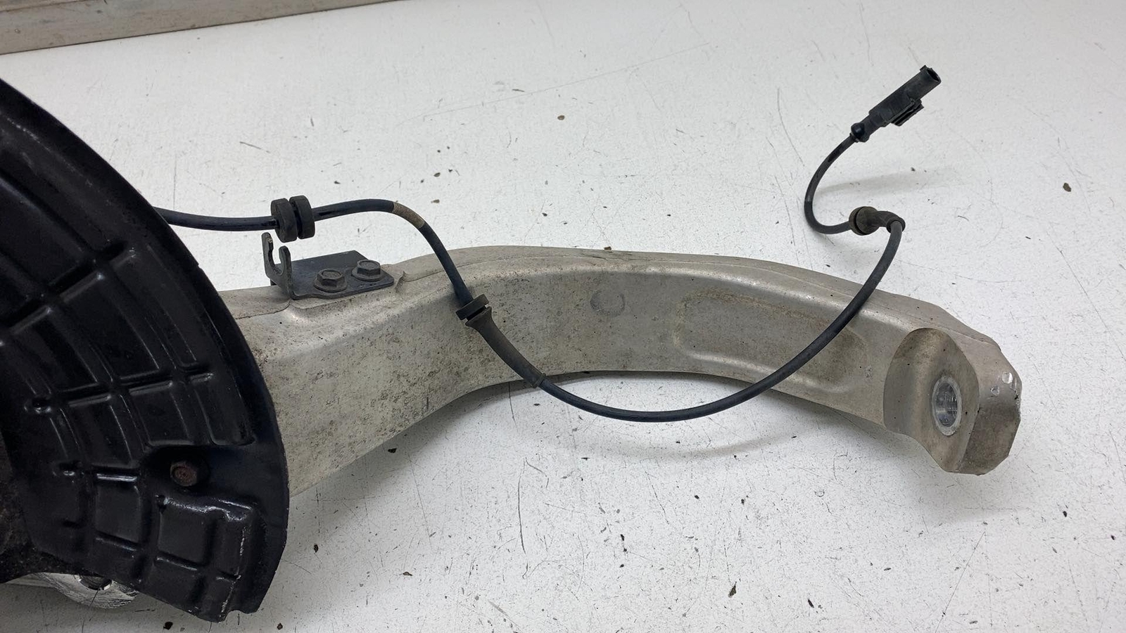 ⭕ 2017-2022 Maserati Levante Front Passenger Spindle Knuckle Right AWD 670032052
