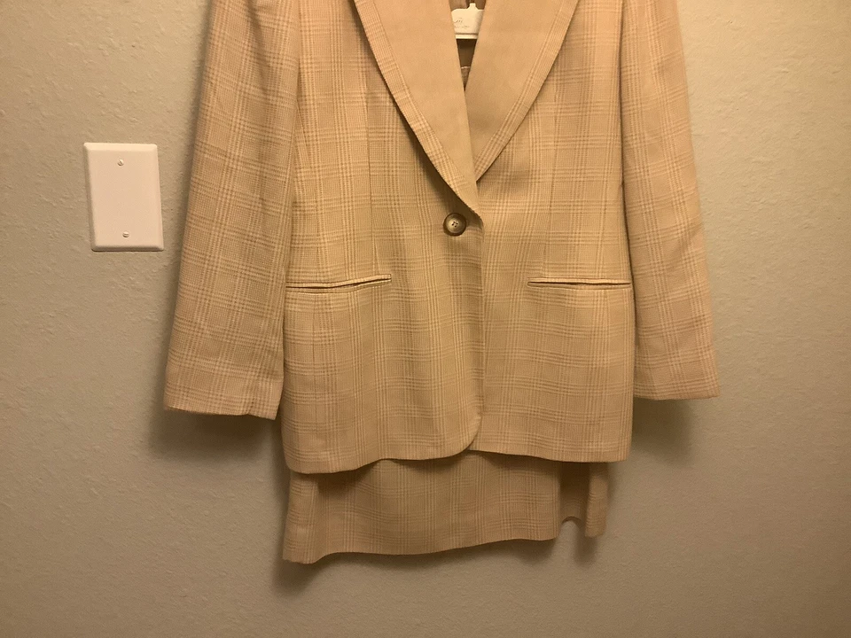 Винтажный 90-х Christian Dior одиночная кнопка Blazer юбка костюм размер 14 бежевый - Изображение 3 из 4