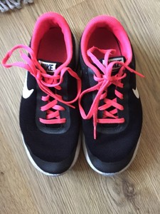 black trainers size 7 womens