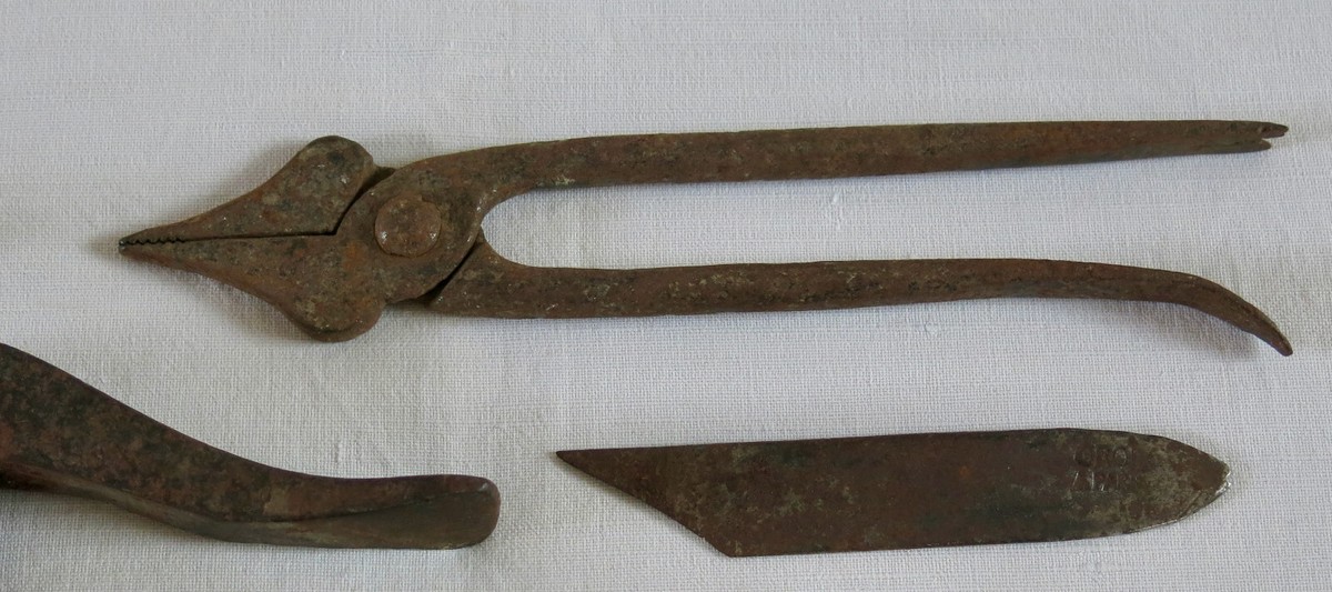 N°827 OUTILLAGE OUTILS anciens OLD TOOL HAMMER Outil ancien marteau Cordonnier EUR 15,00