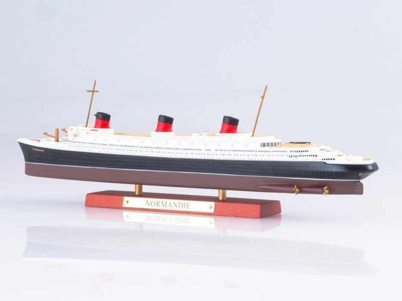 1:1250 Atlas Diecast Normandie Cruise Ship Model Boat Gift Toys For Collection - Image 4 of 4