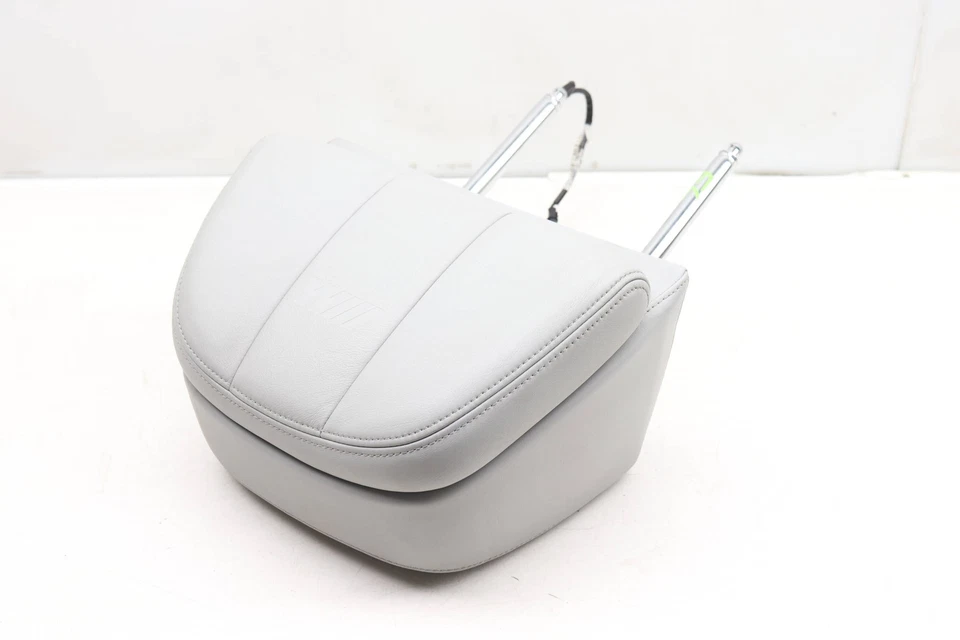 2012-2014 BMW M5 4,4 л - передний подголовник / подголовник 7844299 - Изображение 2 из 4