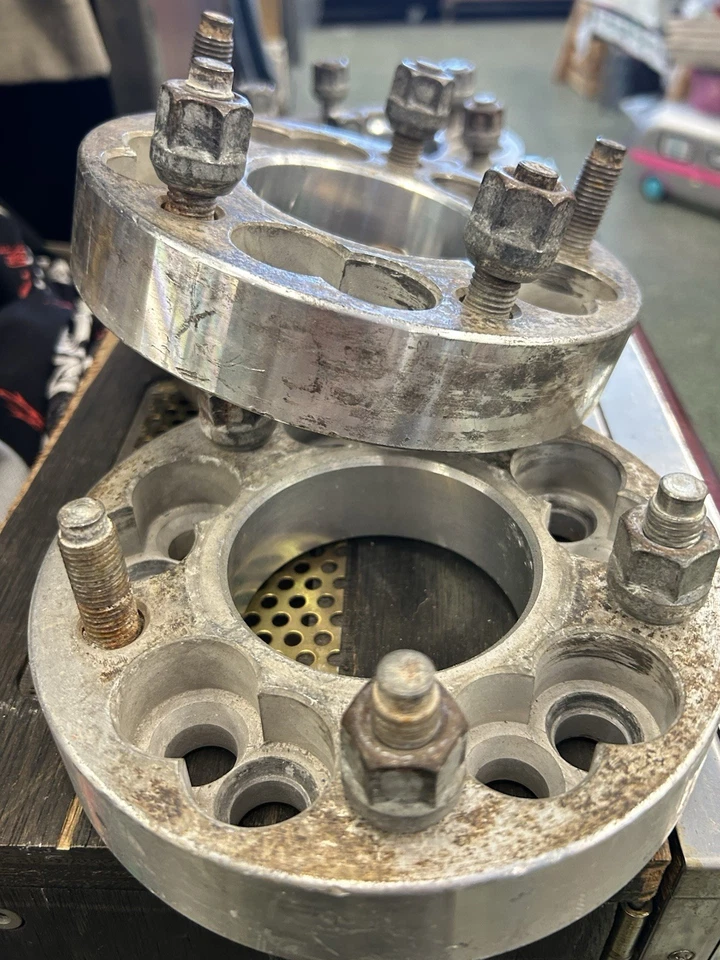 Juego de 4 espaciadores de ruedas de aluminio para camioneta GM  Foto 2 de 4