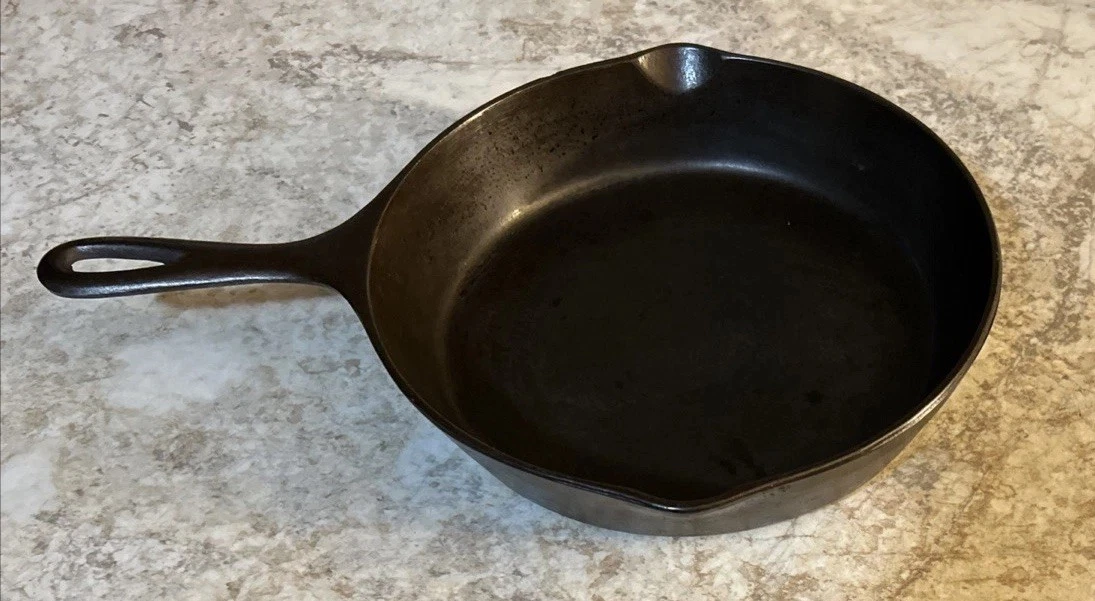Lodge # 6 3 Notch Skillet Vintage Cast Iron Heat Ring “D” Molder Mark 1955-1965