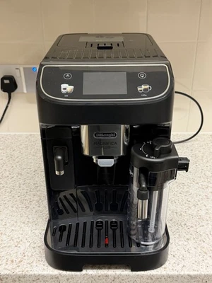 DeLonghi Magnifica Plus ECAM320.60.B Bean To Cup Espresso Coffee Machine Black