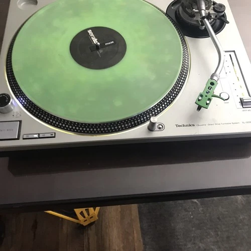 Technics SL-1200M3D Drive turntable Silver working but for parts read*