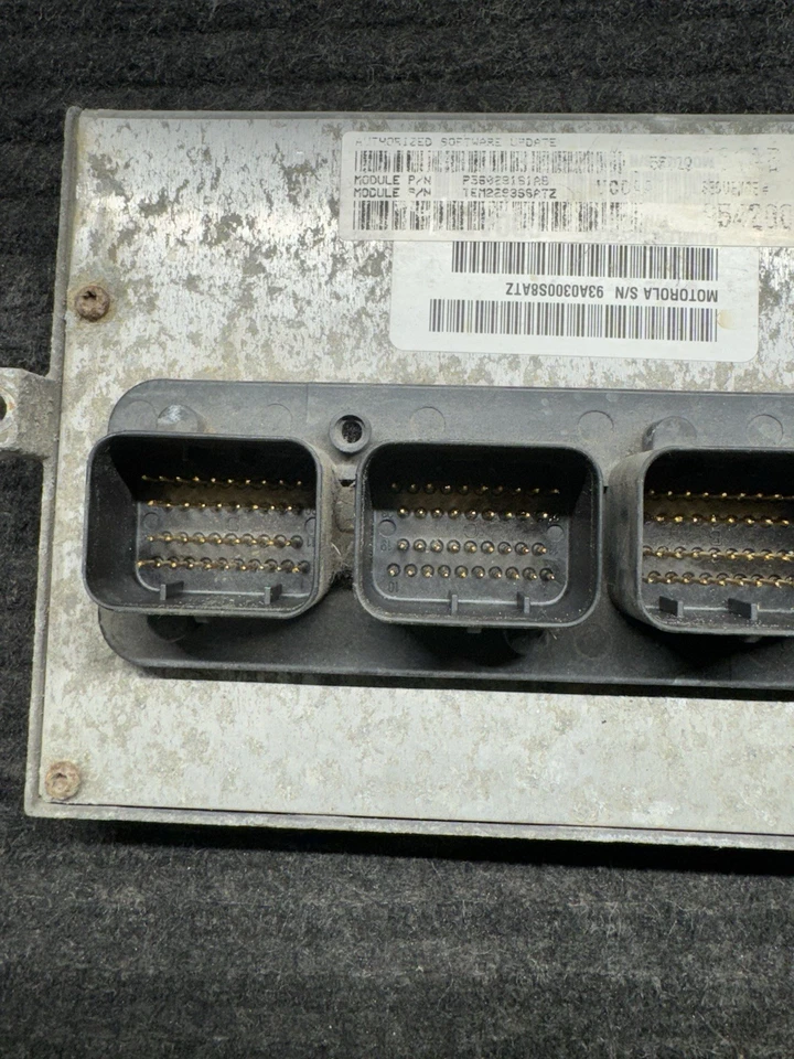 Dodge Ram 1500 2004 módulo de control del motor 5,7 L 4x2 ECU ECM 56029161AB OEM CA Foto 2 de 4