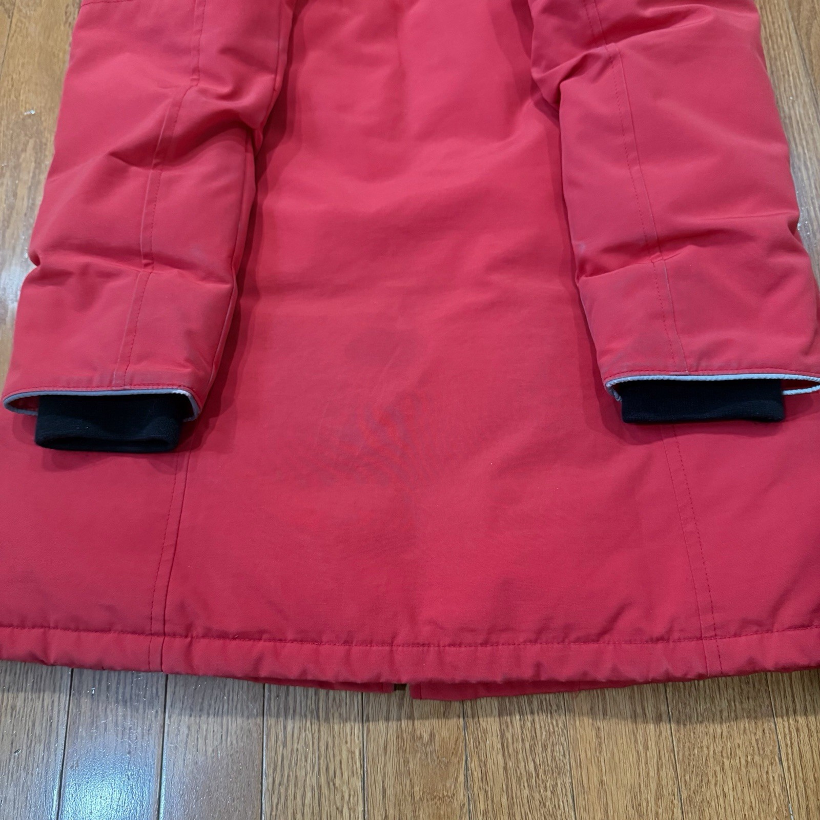 Canada Goose Youth Brittania Parka Coat Large 14/16 Boys Girls Down Fur Ruff Red thumbnail 11