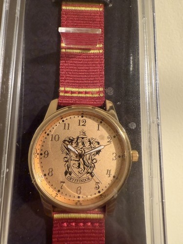 Universal Studios Harry Potter Wrist Watch Gryffindor Crest - New In Box! - Picture 3 of 4