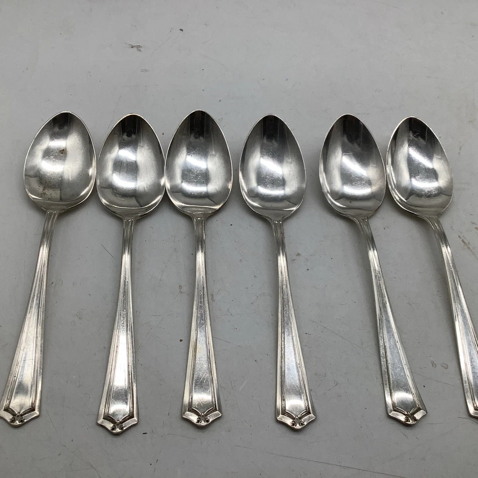 Six 1881 Rogers 1915 SALEM Silverplate Soup Or Tablespoons Flatware - Image 2 of 4