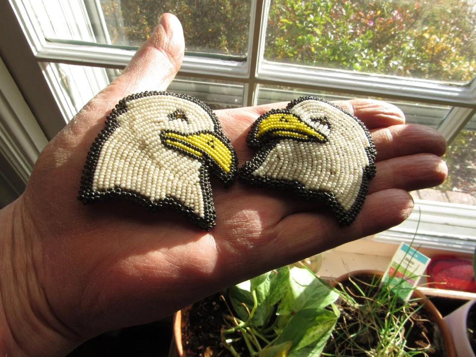 Pinzas/parches para el cabello CABEZA DE ÁGUILA CON CUENTAS DE MESETA (YAKIMA O Nez Perce)  Foto 2 de 4