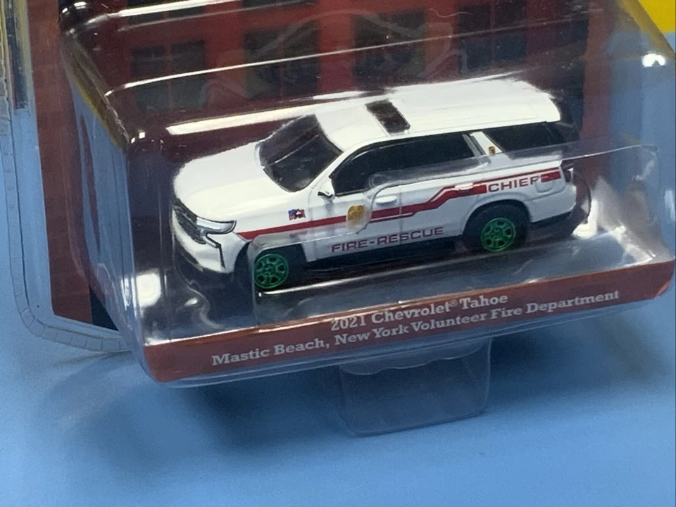 Greenlight FIRE & RESCUE 2021 Chevy Tahoe New York Volunteer GREEN MACHINE NEW - Image 3 of 4