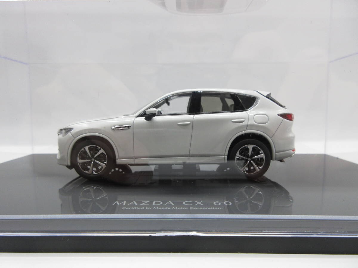 1:43 Mazda CX-60 Premium Modern Mini Car Rhodium White