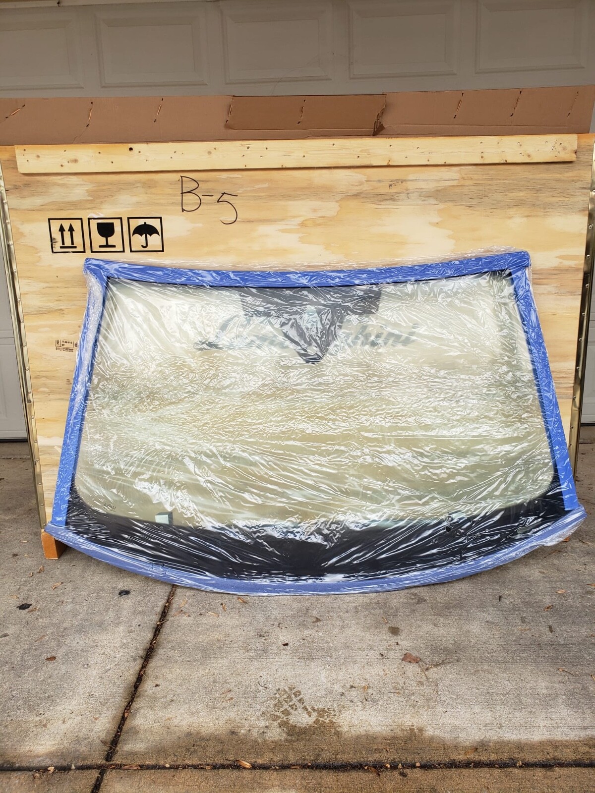 NEW Lamborghini Urus Windshield **OEM Factory**