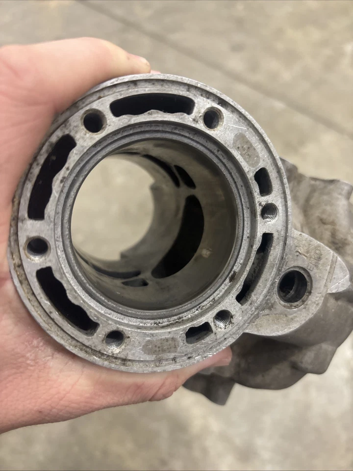 2011 Ktm 150sx 气缸和气缸盖,需要重新镀。 — 第 2/4 张图片