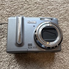 Kodak EasyShare Z1275 5x Optical Zoom Silver Camera with Accessories