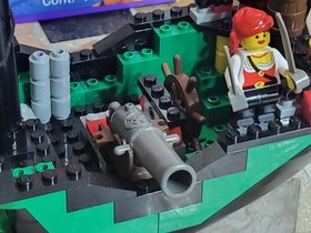 LEGO 6250 Pirates Cross Bone Clipper Complete Set with Box and Instructions 1997
