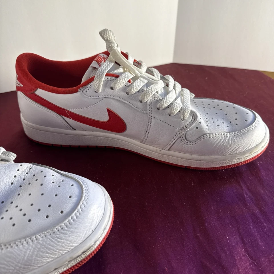 Talla 9.5- Nike Air Jordan 1 Retro Bajo OG Rojo Universitario 2015 Foto 3 de 4