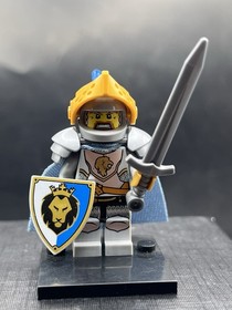 LEGO Lion Knight King Minifigure Sword Shield Kingdoms Castle D&D 10305 7094