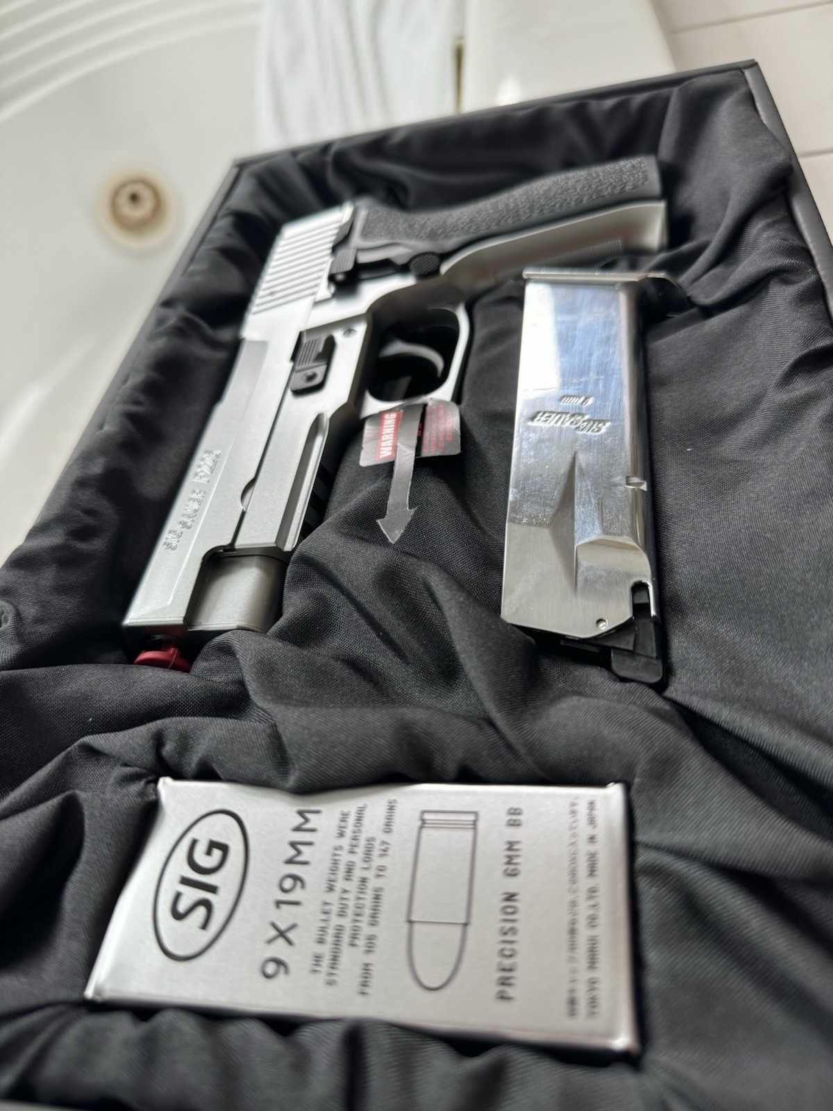 Tokyo Marui SIG sauer P226 Stainless Version Gas Blowback Pistol