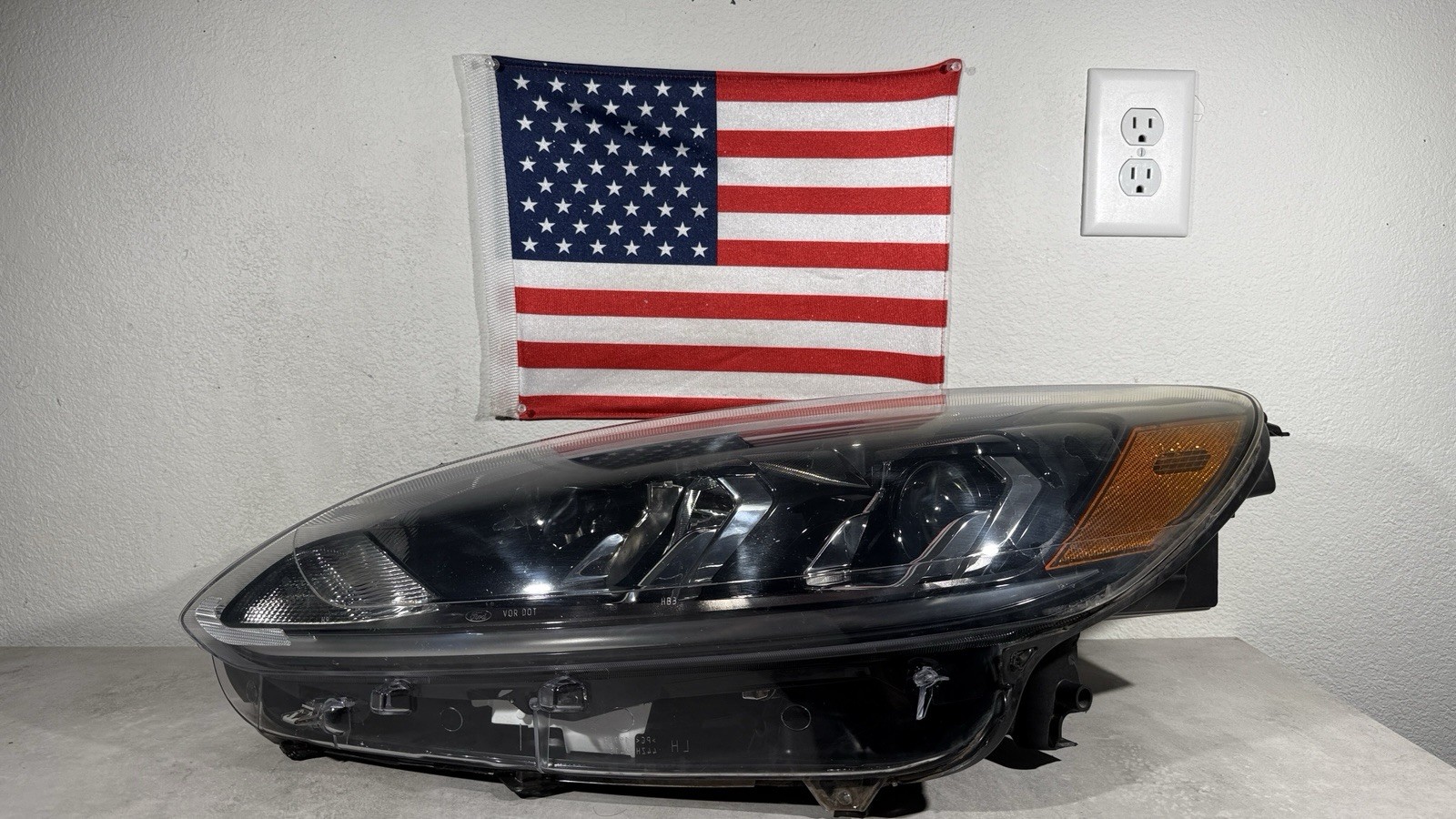 NICE 2020 2021 2022 Ford Escape Driver Left Headlight Halogen OEM LJ6Z13008D