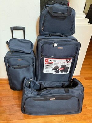 $300 NEW TAG Ridgefield Blue PC Luggage Set Expandable