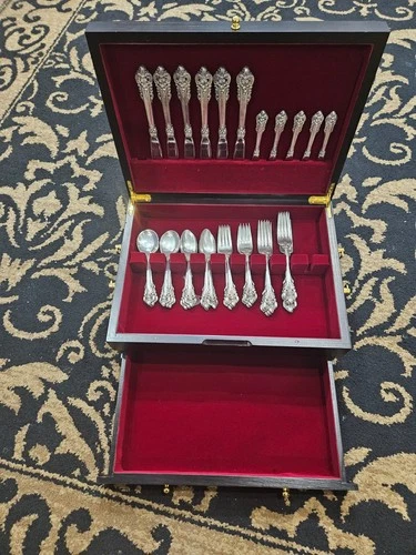 Wallace Grande Baroque Sterling Lot - 6 Settings 35 pcs – + Knives + Storage Box