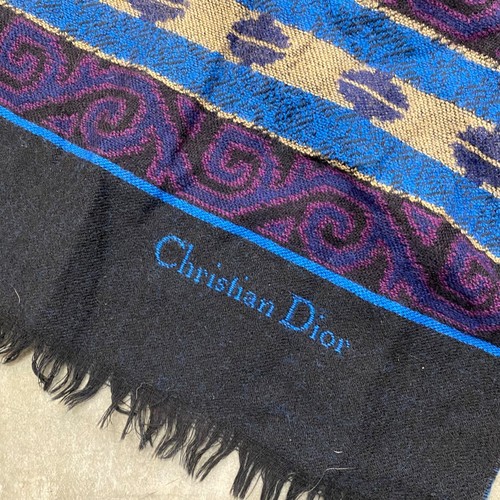 Bufanda de invierno de colección Christian Dior con patrones de hechizo - Imagen 2 de 3
