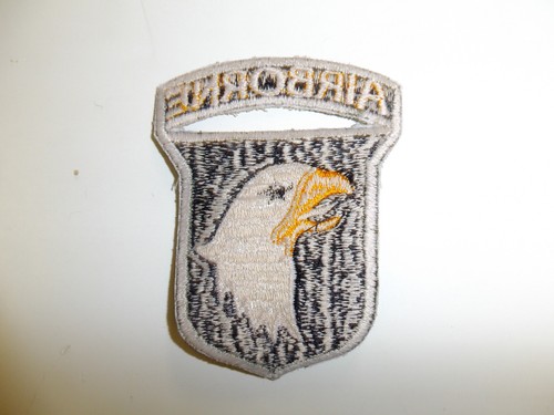 b0837 WW 2 US Army 101st Airborne Infantry patch white tongue OD border R3A - Picture 3 of 3