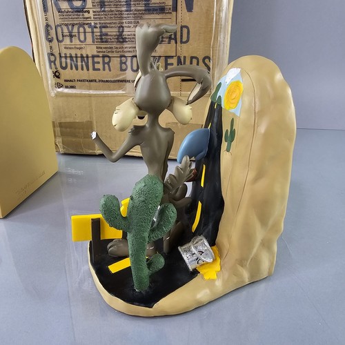 RUTTEN Looney Tunes Wile E Coyote & Road Runner Bookends Statue Warner Bros READ - Picture 11 of 15