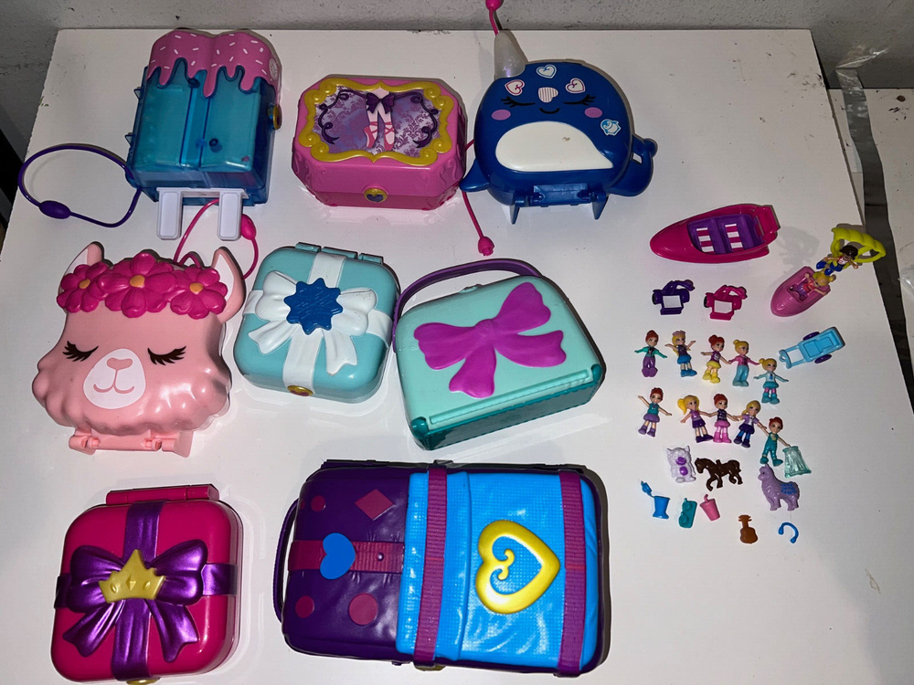Polly Pocket Compacts with Dolls era 2000s