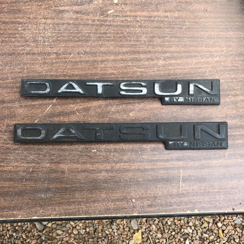Vintage DATSUN NISSAN 720 EMBLEM GENUINE 1979-1983 CLASSIC TRUCK Plastic PAIR