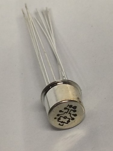 LOT OF 27Pcs Hi-G CAWD-5 ultra miniature Relays - Picture 1 of 13