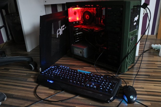 Hyrican Cougar Military 3787 Gaming Pc Logitech G910 Orion Spark