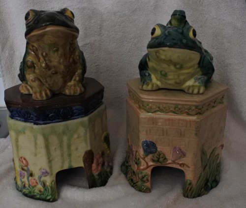 Ceramic TOAD House FROG Victorian Style MAJOLICA Garden Pottery Lot of 2 Vintage - Picture 1 of 12