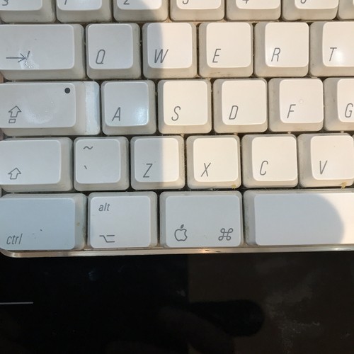 Genuine Apple Keyboard Model A1048 USB Wired QWERTY Keypad UK Vintage. Working - Picture 8 of 15