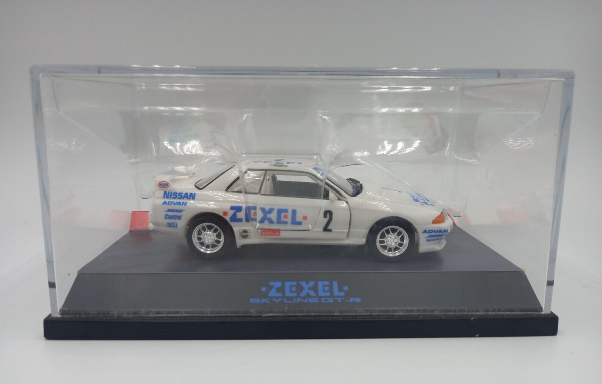 Nissan Skyline GT-R 1/43 ROSSO - Blanc - Avec Boîte Vitrine (vitrine Rayée)