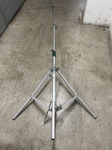 Vintage Matthews light stand. Read Description. Parts or Repair - Picture 1 of 16
