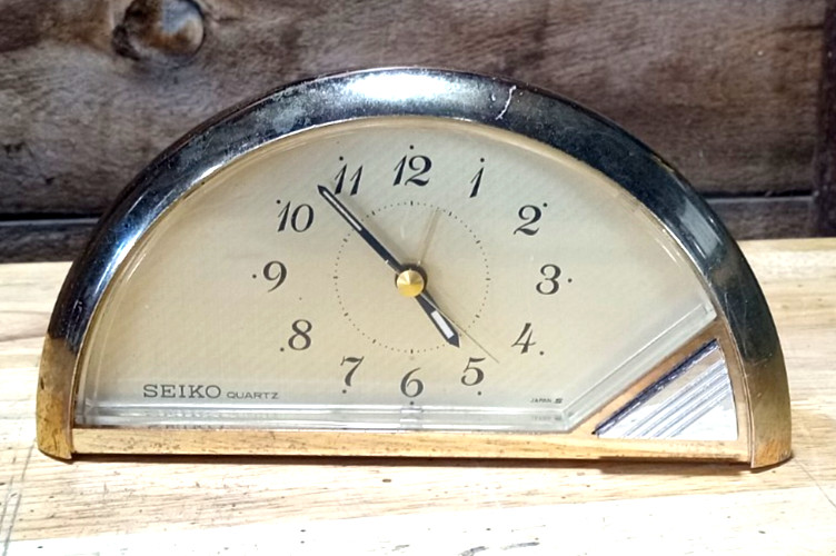 Vintage Seiko Alarm Clock Analog Quartz Model QEJ 168 G H Gold Silver photo Vintage Seiko Alarm Clock Analog Quartz Model QEJ 168 G H Gold Silver featured image