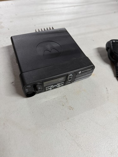 Motorola Xpr4550 VHF TWO WAY MOBILE RADIO 136-174MHZ  - Picture 2 of 5