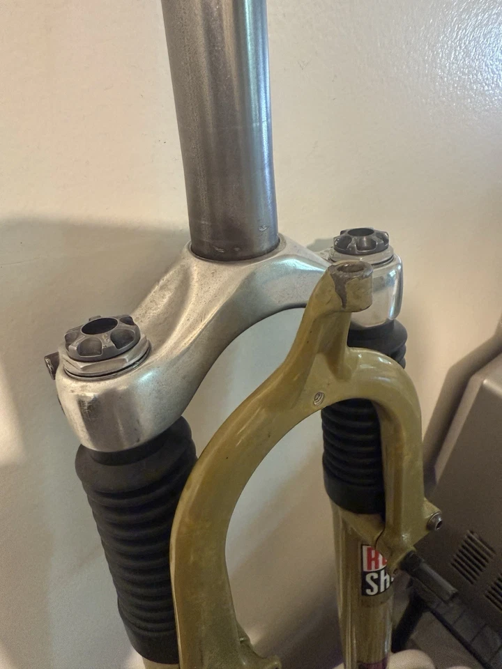 Vintage RockShox Magnesium 21 Suspension Fork 1-1/8”X 6.25” (158.75mm) MTB 26” - Image 4 of 4