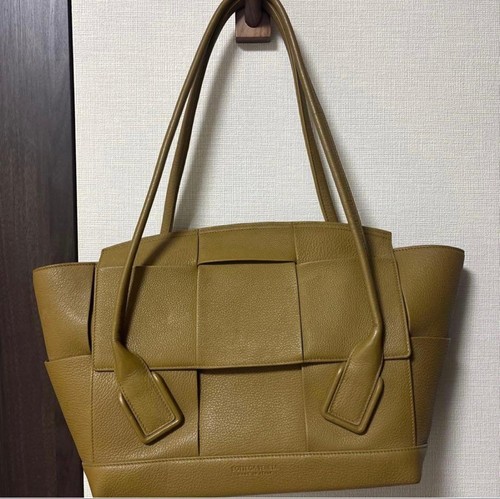 BOTTEGA VENETA The Arco Medium Tote Bag Khaki Leather